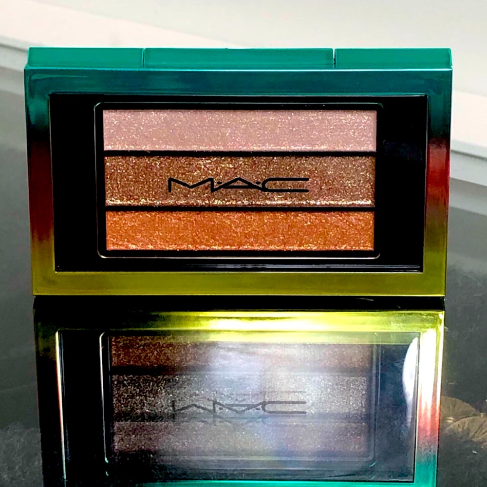 🆕 M.A.C. Veluxe pearlfusion eyeshadow